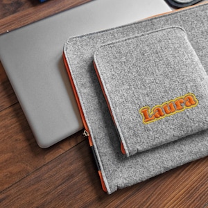 PERSONALIZED LAPTOP SLEEVE MacBook Felt Case With Orange Zipper And Embroided Name All Sizes All MacBook Models Mac Air 15 M3, Mac Pro 16 M4