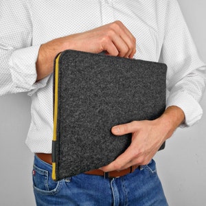 FELT LAPTOP SLEEVE Macbook Cover dark gray with yellow zipper all laptop sizes avaliable: 13, 15, 16 inch and all Mac models, Mac Pro 14 M4