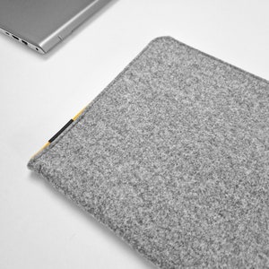 Felt case with yellow zipper for 15 inch lapotp. Cover opens on the top and side. Simple design, handmade to order. Every laptop size avaliable.