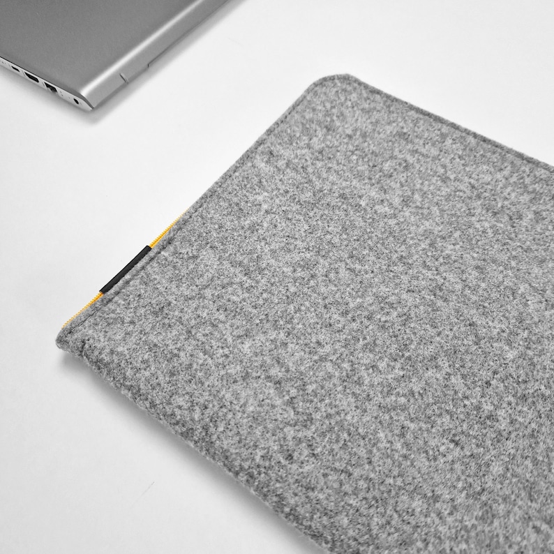 Felt case with yellow zipper for 15 inch lapotp. Cover opens on the top and side. Simple design, handmade to order. Every laptop size avaliable.