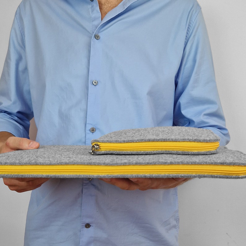 Laptop felt case with yellow zipper. Pocket firmly attached to the main part of the sleeve. Flat cover, made for you laptop size.