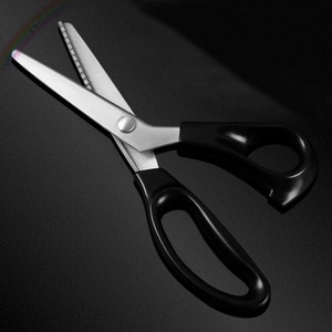 Acier inoxydable dentelé Pinking Shear Tailors Scissor Zig-zag Edge Scissor Photo Trimming Tool Tissu, Cuir, Denim Trim Outillage de couture image 2