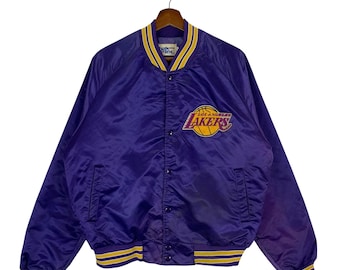 Chaqueta bomber de satén estilo universitario Vintage Chalk Line de Los Angeles Lakers NBA Sportswear