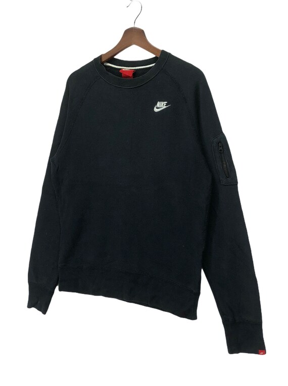 nike crewneck with pocket