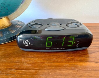 General Electric AM/FM Digital Alarm Clock Radio, GE 7-4837B Alarm Clock Radio, Working Black Digital Clock Radio With Battery Backup