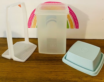 Baby Blue Tupperware Pickle Keeper, Vintage Tupperware Pickle Storage, Tupperware 1560-3 Vegetable Keeper