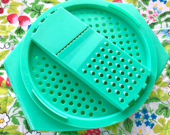 Green Tupperware Grater Bowl, Vintage Tupperware Grater,  Green Tupperware Plastic Cheese Shredder, Tupperware Cheese Slicer