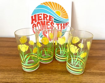 Mid Century Yellow Tulip Tumblers, Acrylic Yellow Tulip Glasses, Tall Clear Plastic Daffodil Tumblers, Acrylic Yellow Daffodil Glasses