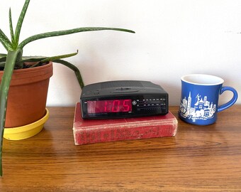 Vintage 90's GE Digital Alarm Clock Radio AM/FM Model 7-4815A, Working 90s General Electric Black Digital Clock Radio With Battery Backup