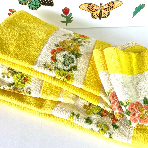 1970s Vintage Flower Power Fashion Manor Bath Towel Set, JC Penny Yellow Floral 5 Piece Bath Towel Set, Groovy Yellow Pansies Towel Set