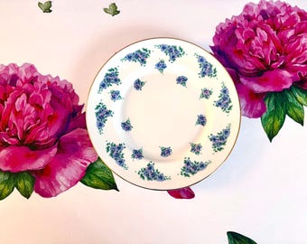 Royal Victoria Blue & Pink Flower Clusters Salad/Luncheon Plate 8.25" (ROV3)