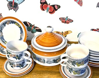 Goebel Burgund 18-Piece Bavarian Floral Complete Service For 4
