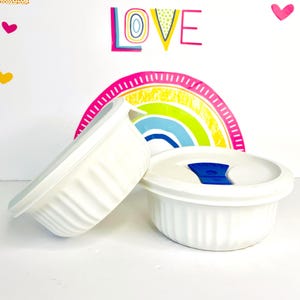 2 faitouts individuels ronds blancs français CorningWare avec couvercles, deux faitouts en grès CorningWare, paire de casseroles 16 oz