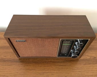 ソニーのソリッドステートラジオ：ヴィンテージ70年代風木目調（AM/FM