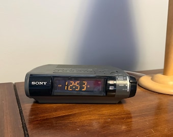 Vintage Early 2000s Sony Dream Machine Alarm Clock Radio Model ICF-C253