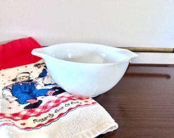 Pyrex Opal 441 Cinderella Nesting Bowl, Pyrex Milk Glass 1.5 Pint Mixing Bowl, PYREX White 441 Mixing Bowl