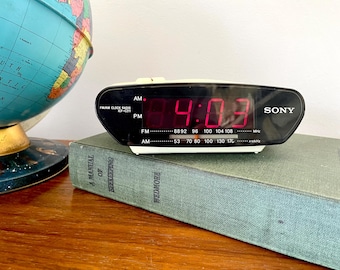 Vintage White 80's Sony Dream Machine Alarm Clock Radio, 1980s Clock Radio, AM/FM Clock Radio, Sony Dream Machine Alarm Clock Radio ICF-C211