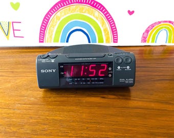 Dream Machine Clock Radio: Sony Vintage Dual Alarm (1999 AM/FM) ICF-C470