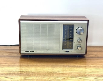 Retro AM/FM Tabletop Radio Shack Model MTA-16 (Faux Walnut Grain)