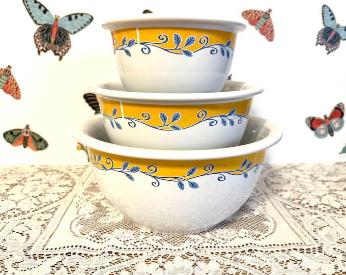 Featured listing image: Complete Set Vintage Corning Coordinates Casa Flora Nesting Mixing Bowls