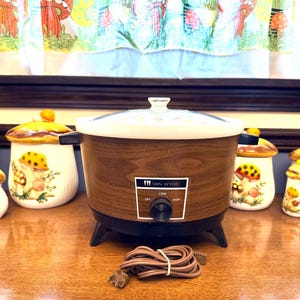 1970s Van Wyck Sim R Ware Slow Cooker - 4.5 Quart Family Size Crockpot