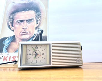 Vintage 80s GE AM/FM Analog Clock Radio: General Electric Model 7-4557B