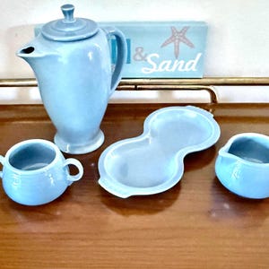 フィエスタコーヒーサービス：ペリウィンクルブルーのポットと砂糖とクリーマーのセット - ヴィンテージスタイル