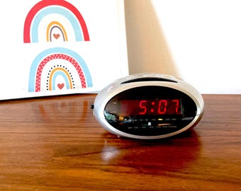 Vintage Silver Durabrand Digital Alarm Clock Radio, Blue 1990s Digital Alarm Clock Radio, Silver AM/FM Clock Radio, Durabrand CR-500  Radio