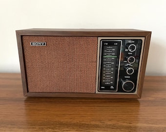 1970s Sony Solid State Transistor Radio, Vintage 70s Wood Grain AM/FM Radio, Sony TFM-9440W Solid State Radio