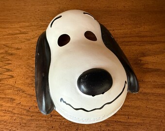 Vintage 60s Snoopy Halloween Mask, Plastic Child's Peanuts Mask, United Feature Syndicate Snoopy Mask, Snoopy Halloween Costume Mask