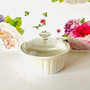 Cocotte couverte Corning French White de 1,5 pinte, cocottes rondes Corning Ware nervurées blanches avec couvercle, cocottes françaises blanches fabriquées aux États-Unis