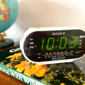 Vintage White 80&#39;s Sony Dream Machine Dual Alarm Clock Radio, 1980s Clock Radio, AM/FM Clock Radio, Sony Model Number ICF-C318