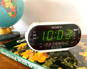 Vintage White 80's Sony Dream Machine Dual Alarm Clock Radio, 1980s Clock Radio, AM/FM Clock Radio, Sony Model Number ICF-C318