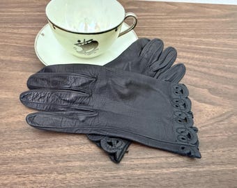 Vintage Short Black Leather Gloves, 1950s Black Leather Open Scallopped Hem Gloves, Size 6 1/2 Black Leather Gloves
