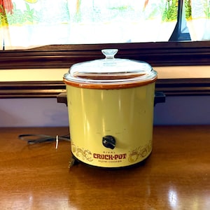 Rival Crock-Pot, 70s Avocado Green Slow Cooker | Stoneware, Glass Lid | 3.5 Quart, Retro - 8.5 Tall, 8.75 Wide