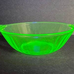 Vintage Scalloped Handled Vaseline Glass Bowl, Ribbed Depression Glass Fruit Bowl With Handles