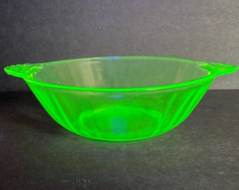 Vintage Scalloped Handled Vaseline Glass Bowl, Ribbed Depression Glass Fruit Bowl With Handles
