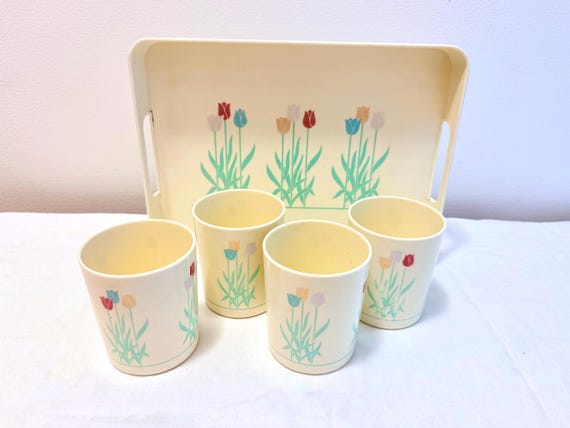 4 Vintage 1980s Plastic Tulip Tray and Cups, Picnic Drinkware Set