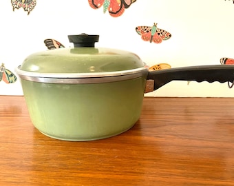 Vintage Green Club 3 Quart Saucepan, Large 1950s Avocado Saucepan, Mid Century Avocado Green Aluminum Sauce Pan, MCM Green Club Sauce Pan