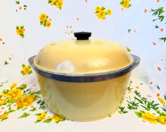 Vintage Yellow Club 6 Quart Dutch Oven, Large 1950s Harvest Yellow Stockpot, Mid Century Yellow Cast Aluminum Dutch Oven