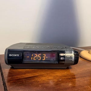 Vintage Early 2000s Sony Dream Machine Alarm Clock Radio Model ICF-C253