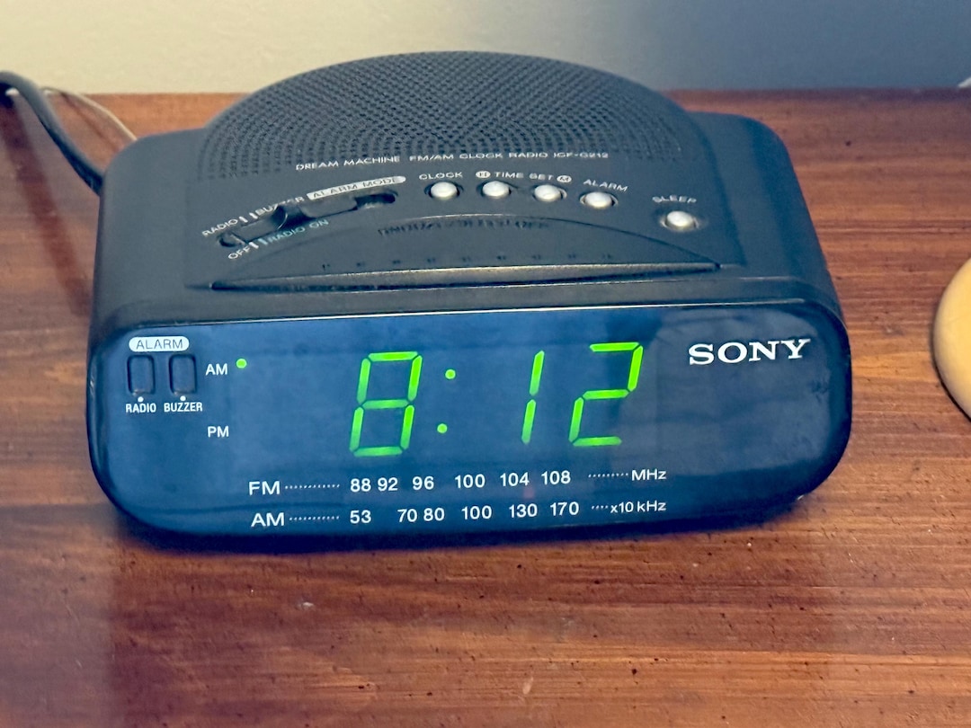 Vintage Early 2000s Sony Dream Machine Alarm Clock Radio Model ICF-C212 ...