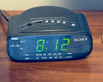 Vintage Early 2000s Sony Dream Machine Alarm Clock Radio Model ICF-C212