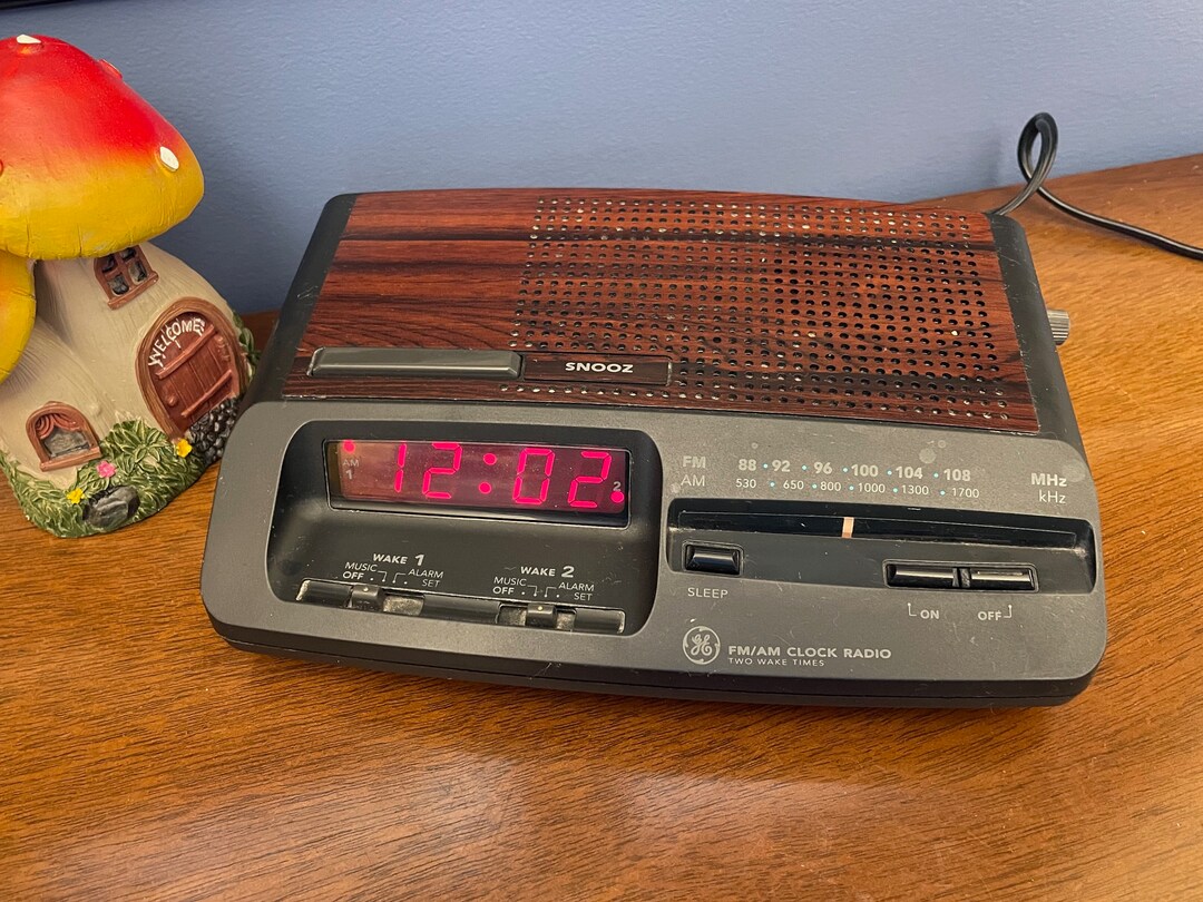 Vintage 80's GE Dual Alarm Clock AM/FM Radio Model 74621A, Working 80