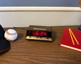 1980s Vintage Woodgrain Tradition Digital LED Alarm Clock Model 47198