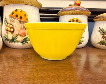 Sunflower Yellow 401 PYREX Mixing Bowl, 1.5 Pint Nesting