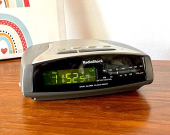 1990's Radio Shack Dual Alarm Clock Radio, Realistic Gray & Silver Digital Clock Radio, Radio Shack Model 12-1631 AM/FM Alarm Clock Radio