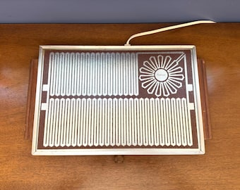 Salton Food Warmer, 1970s Hot Tray - Made In USA, Teak Handles, 15.5" X 10.5", Iconic Daisy Pattern