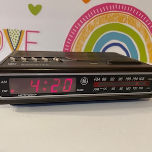 Vintage 1985 GE Digital Alarm Clock Radio AM/FM Model 7-4612B, Working 80's  Woodgrain General Electric Clock Radio