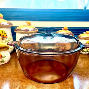 PYREX Dutch Oven: Amber Visions Glass - Vintage Corning 4.5 Liter/5 Quart Pot